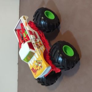2015 Hot Wheels 1/24 monster trucks HW Pizza Co 4x4 Chevy truck monster jam